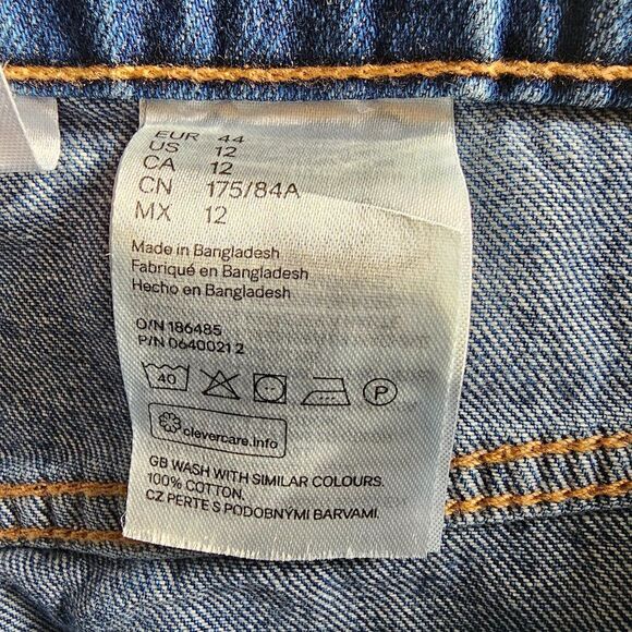 EUC H&M DIVIDED DISTRESSED JEANS HI RISE TAPERED SIZE 12 - Picture 13 of 14